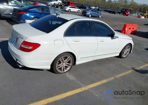 2012 Mercedes-Benz C 300 Sport 4Matic z USA, uszkodzony, nr VIN WDDGF8BB9CA710562